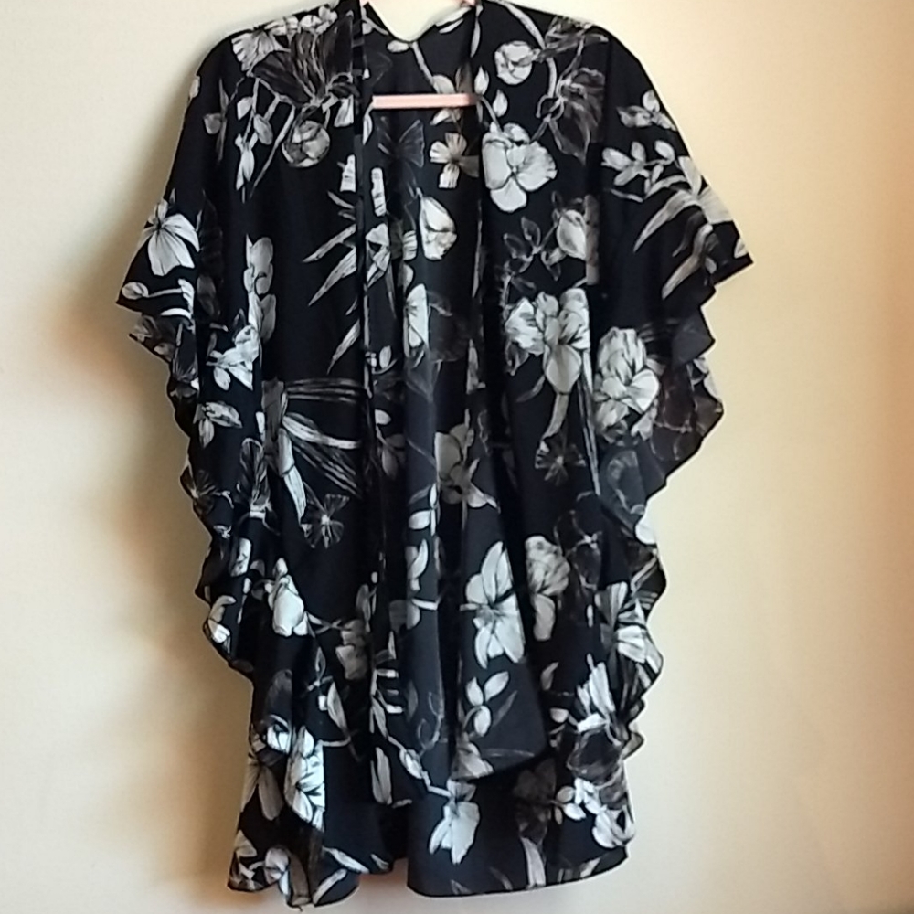 Flower print ruffle kimono